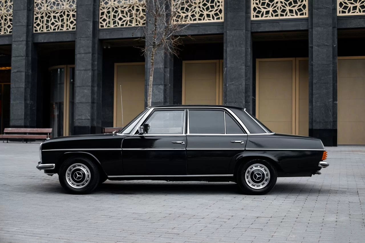 Mercedes-Benz W115 — фото 8